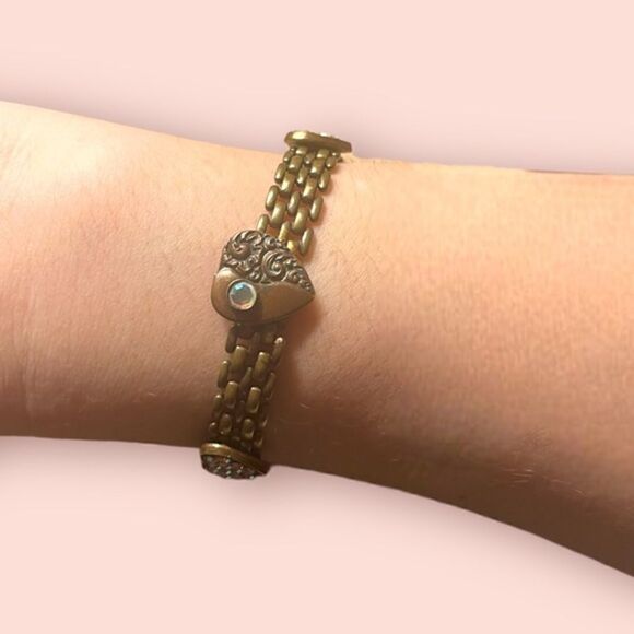 Top Shelf Crystal Heart Link Bracelet - Picture 11 of 15